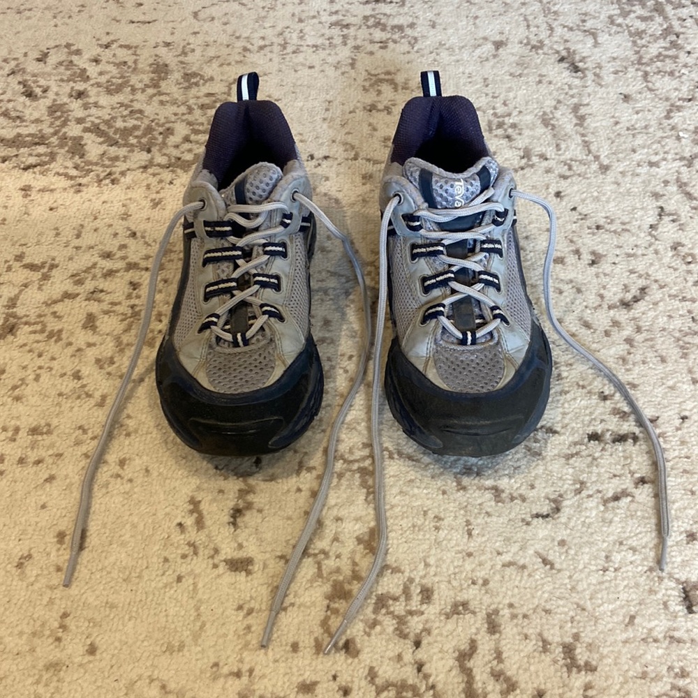 Teva women’s size 8.5 hiking boots low top